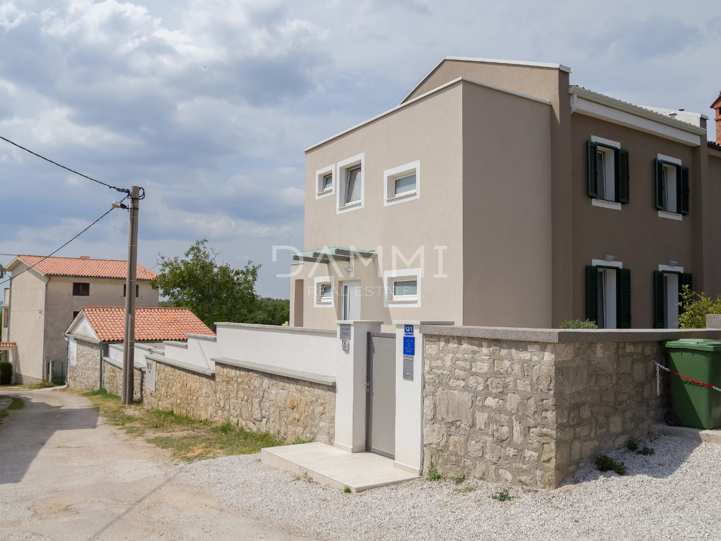 ISTRIEN, LABIN - MODERNES HAUS MIT POOL